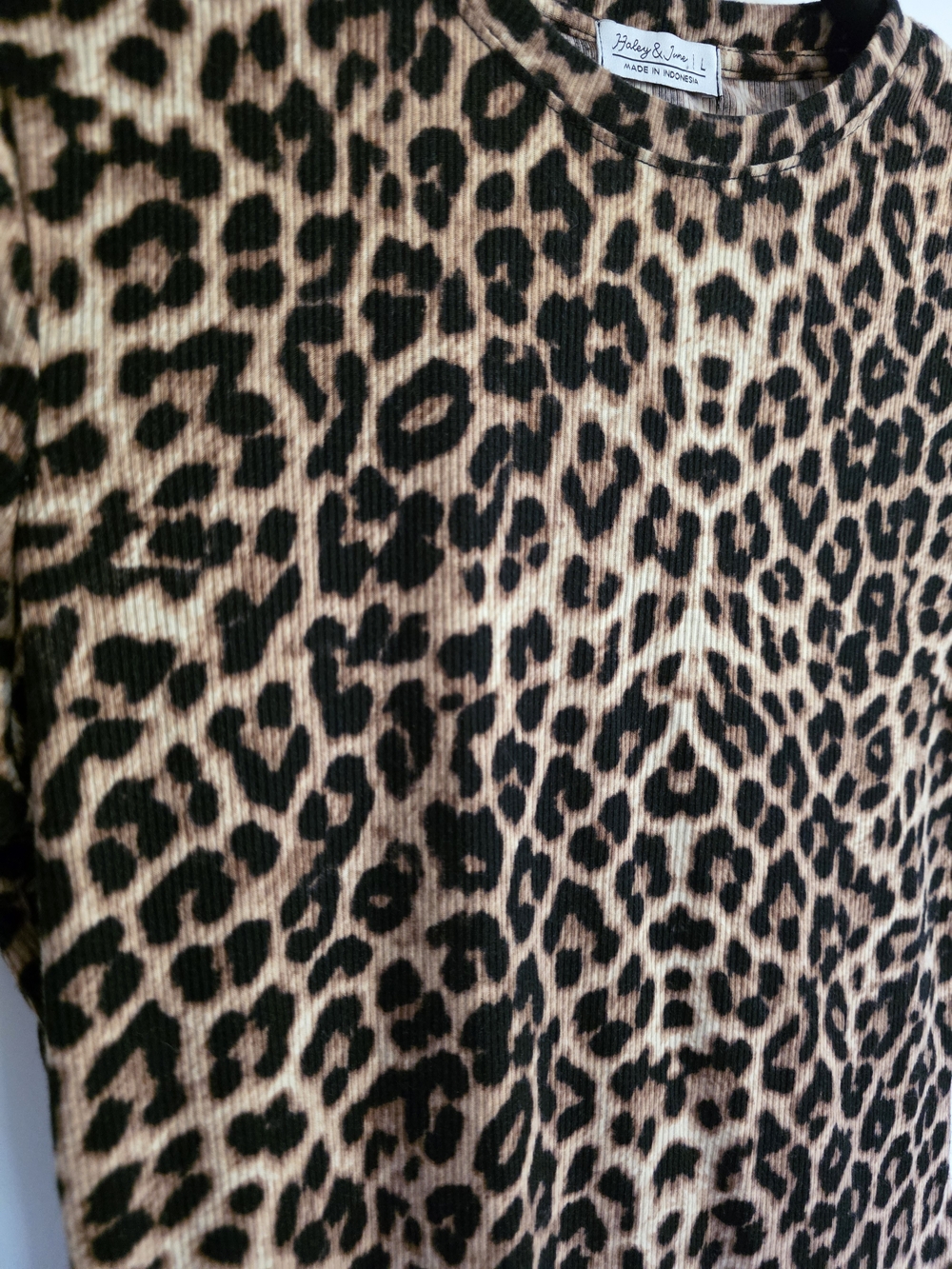 Soft Ribbed Leopard Print Bodycon Mini Dress Short Sleeve - Picture 3 of 5